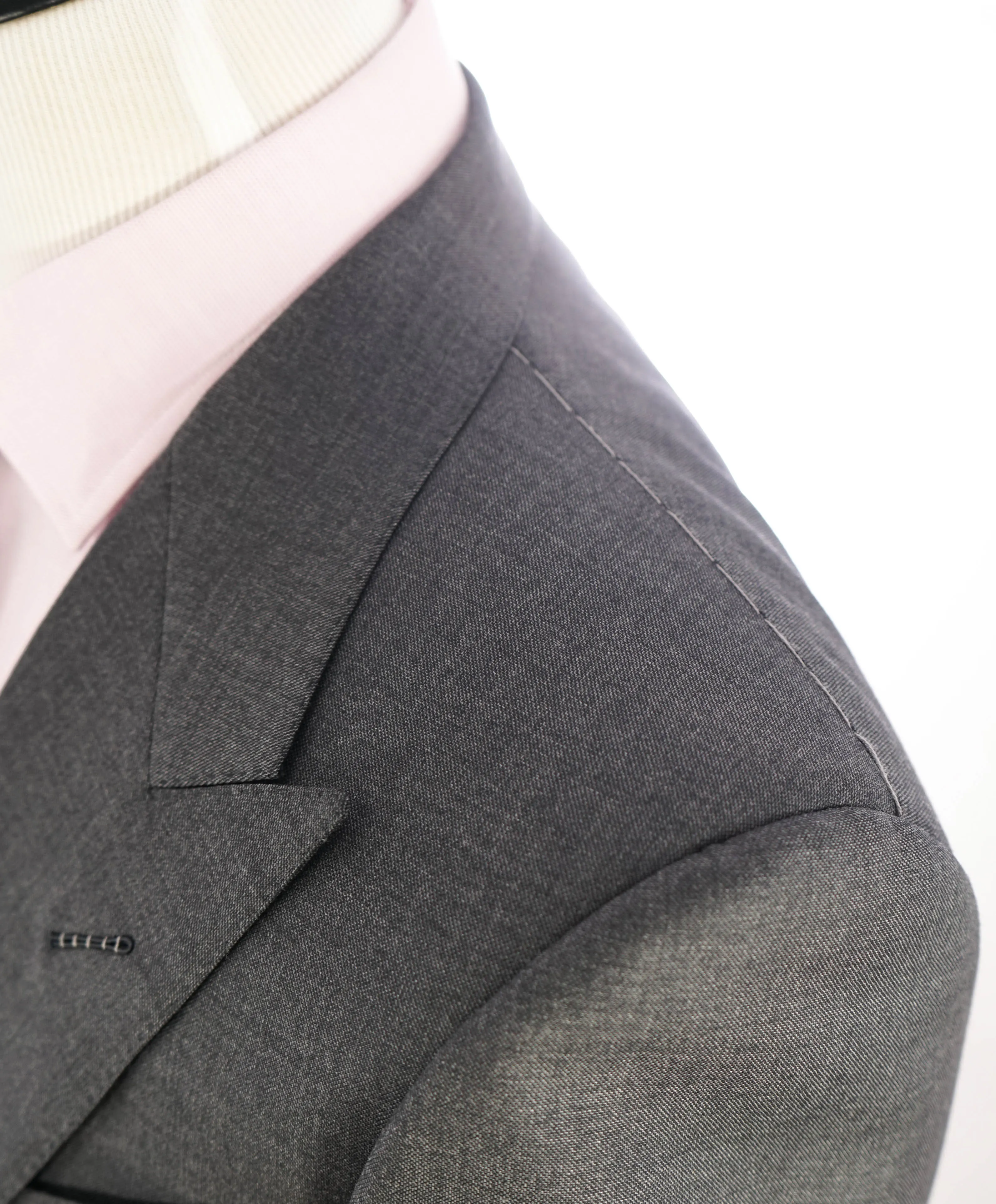 $5,000 TOM FORD - 3-Piece Gray PEAK LAPEL Vested Side Tab Suit - 36S (46EU)