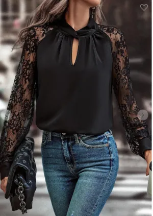 Black Neckline Lace Splicing Blouse