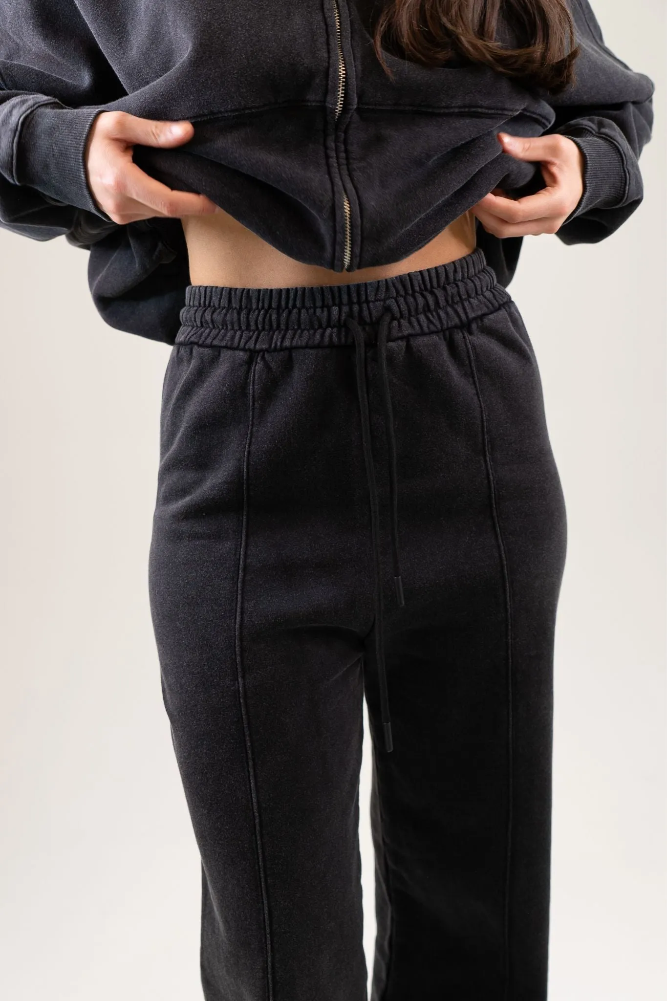 Taylor Drawstring Joggers In Black
