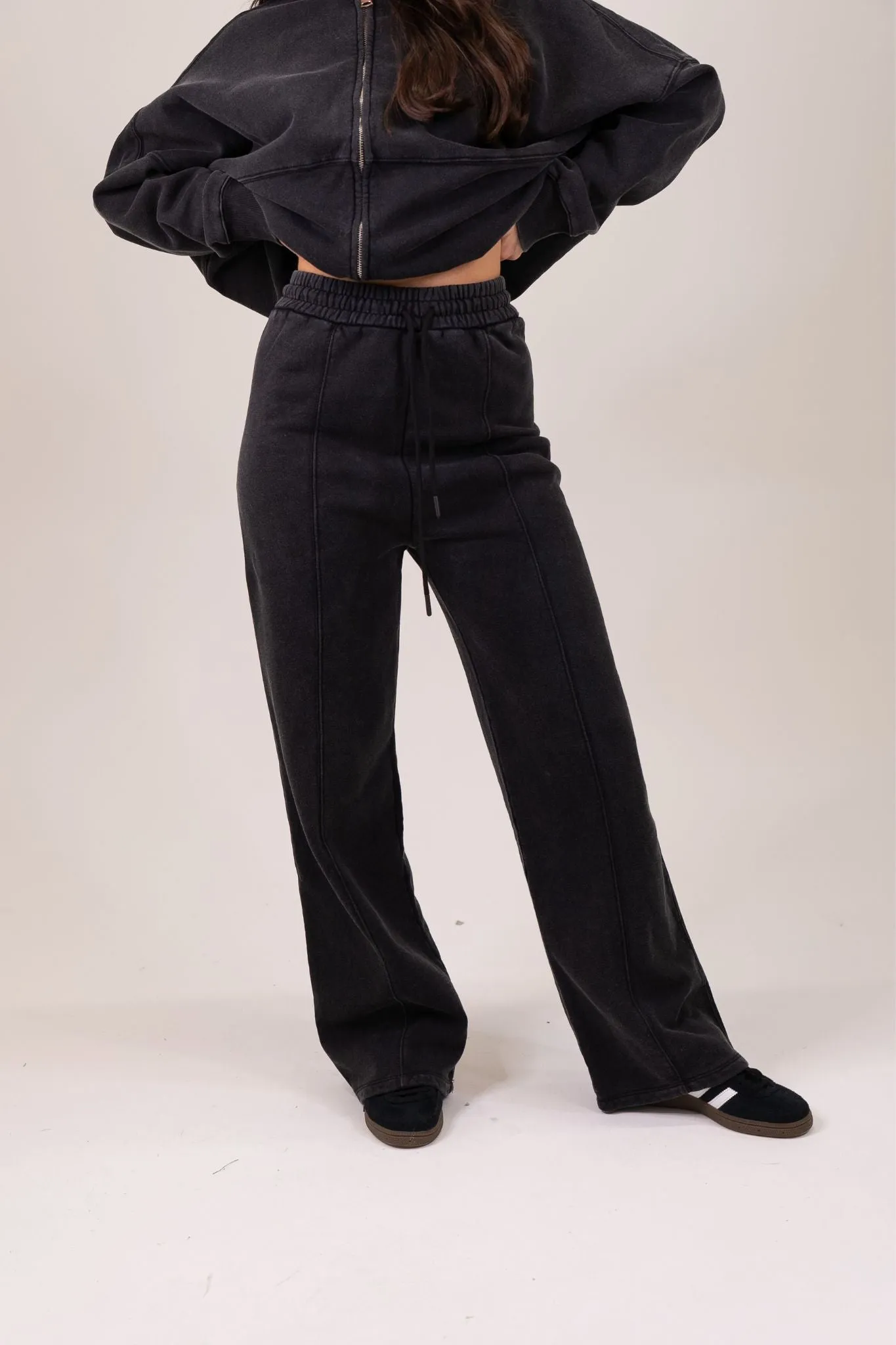 Taylor Drawstring Joggers In Black